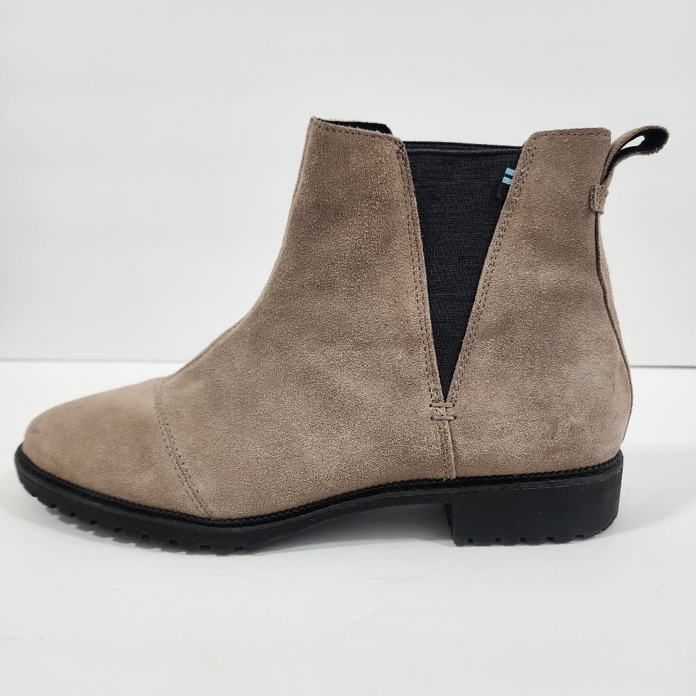 Tom's - Cleo TaupeGrey Leather Chelsea Boots Womens Size 10.